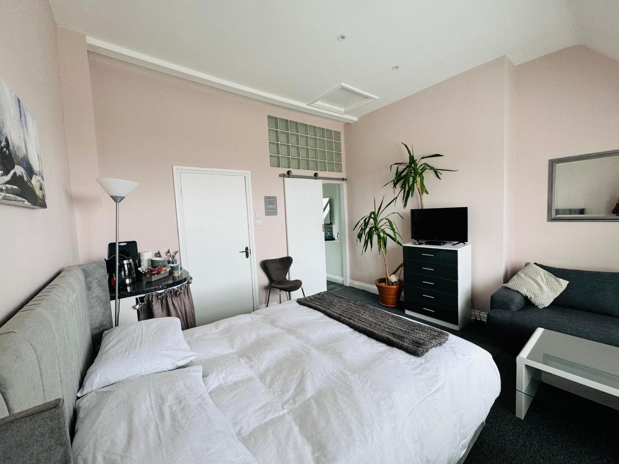 Penthouse Suite, Sea View, Close To Shops, Beach And Train St Leonards-on-Sea Exteriér fotografie